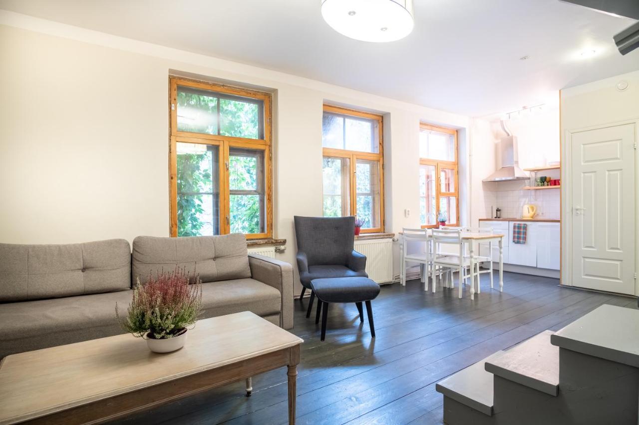 Dream Stay - Bright 2-Bedroom 2-Floor Old Town Apartment ทาลลินน์ ภายนอก รูปภาพ